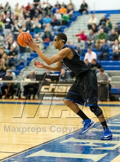 Thumbnail 3 in Bishop Carroll vs. Lincoln Park Performing Arts (PIAA Class A Quarterfinal) photogallery.