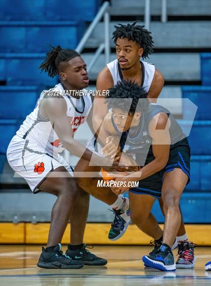 Thumbnail 2 in New Hanover vs. Westover (Cumberland County Holiday Classic) photogallery.