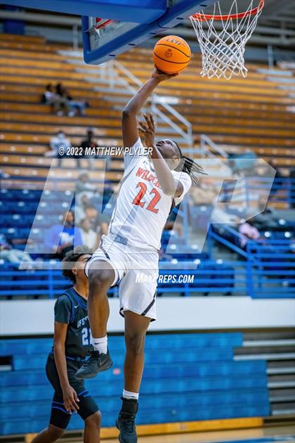 Thumbnail 2 in New Hanover vs. Westover (Cumberland County Holiday Classic) photogallery.