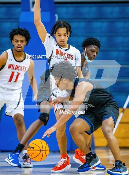 Thumbnail 1 in New Hanover vs. Westover (Cumberland County Holiday Classic) photogallery.