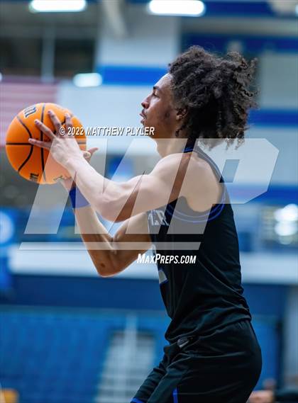 Thumbnail 2 in New Hanover vs. Westover (Cumberland County Holiday Classic) photogallery.