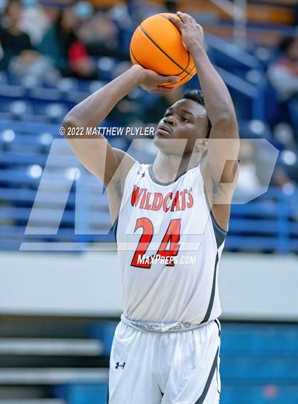 Thumbnail 2 in New Hanover vs. Westover (Cumberland County Holiday Classic) photogallery.