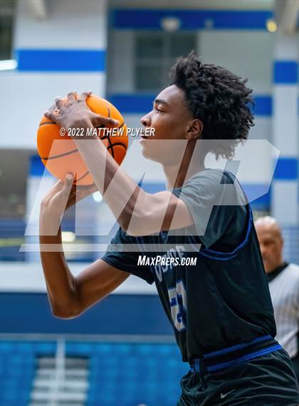 Thumbnail 2 in New Hanover vs. Westover (Cumberland County Holiday Classic) photogallery.