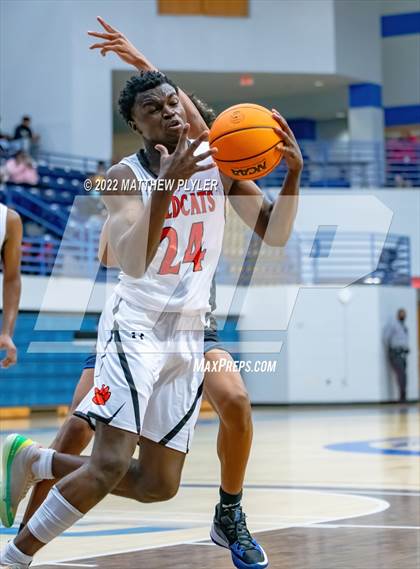 Thumbnail 1 in New Hanover vs. Westover (Cumberland County Holiday Classic) photogallery.