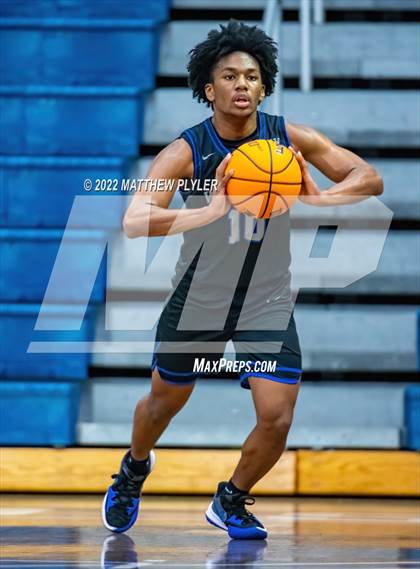 Thumbnail 3 in New Hanover vs. Westover (Cumberland County Holiday Classic) photogallery.
