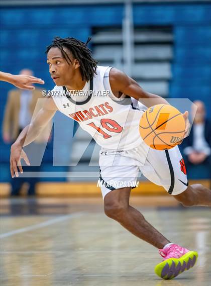 Thumbnail 2 in New Hanover vs. Westover (Cumberland County Holiday Classic) photogallery.