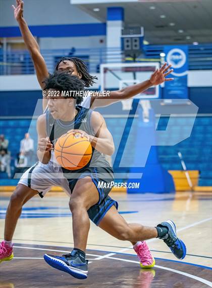 Thumbnail 2 in New Hanover vs. Westover (Cumberland County Holiday Classic) photogallery.
