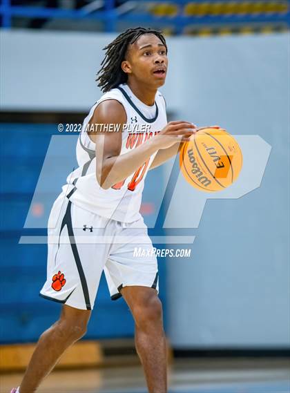 Thumbnail 2 in New Hanover vs. Westover (Cumberland County Holiday Classic) photogallery.