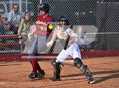 Thumbnail 1 in Esperanza @ El Modena photogallery.