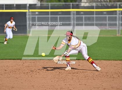 Thumbnail 2 in Esperanza @ El Modena photogallery.