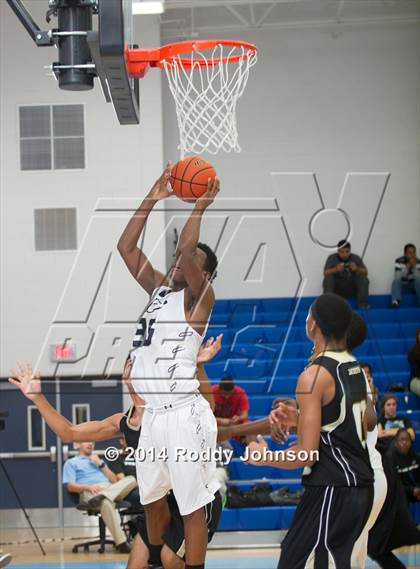 Thumbnail 2 in Galena Park vs. Klein Collins (McDonald's Texas Invitational) photogallery.