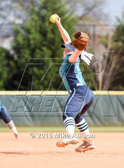 Thumbnail 2 in Siegel vs Montini photogallery.