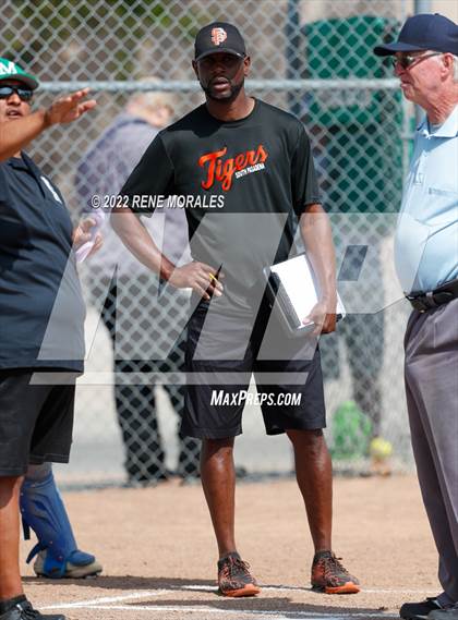 Thumbnail 1 in South Pasadena vs Monrovia photogallery.