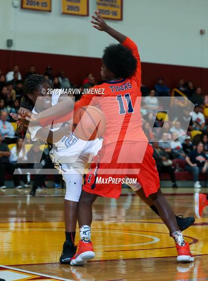 Thumbnail 3 in Carson vs Legacy (CIF Div 1 Final) photogallery.