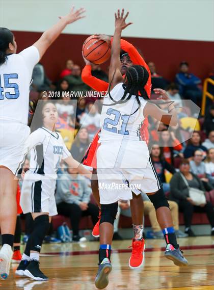 Thumbnail 2 in Carson vs Legacy (CIF Div 1 Final) photogallery.