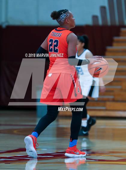 Thumbnail 3 in Carson vs Legacy (CIF Div 1 Final) photogallery.