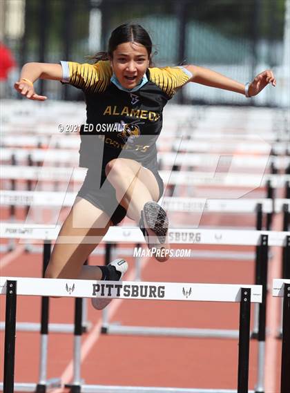 Thumbnail 1 in Pittsburg Relays (100 Meter/100 Meter Hurdles) photogallery.