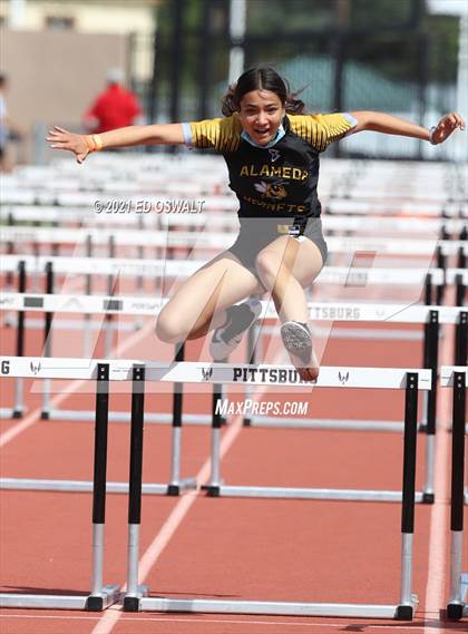 Thumbnail 2 in Pittsburg Relays (100 Meter/100 Meter Hurdles) photogallery.