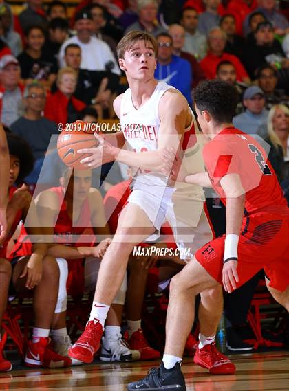 Thumbnail 2 in Harvard-Westlake vs. Mater Dei (Nike Extravaganza) photogallery.