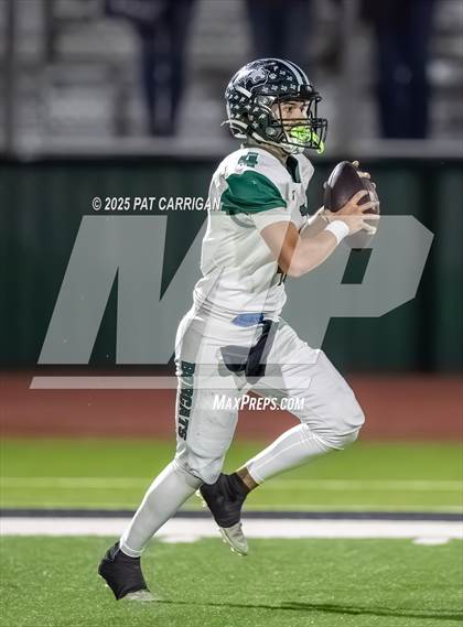 Thumbnail 3 in Bluff Dale vs. Strawn (UIL 1A Division II  Football Regional) photogallery.