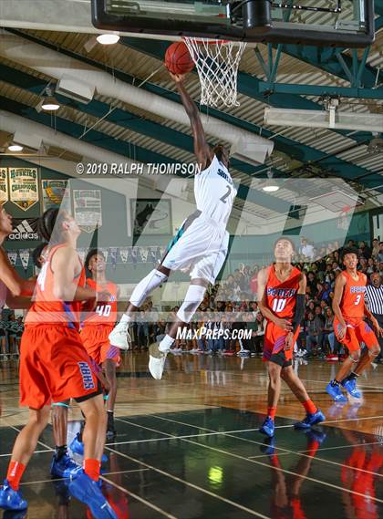 Thumbnail 1 in Rainier Beach @ Sheldon (West Coast Clash Sac vs Seattle) photogallery.