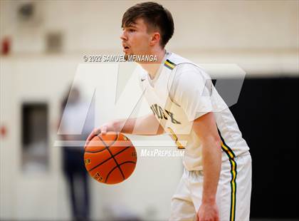 Thumbnail 3 in Pius X vs. Lincoln Northeast photogallery.