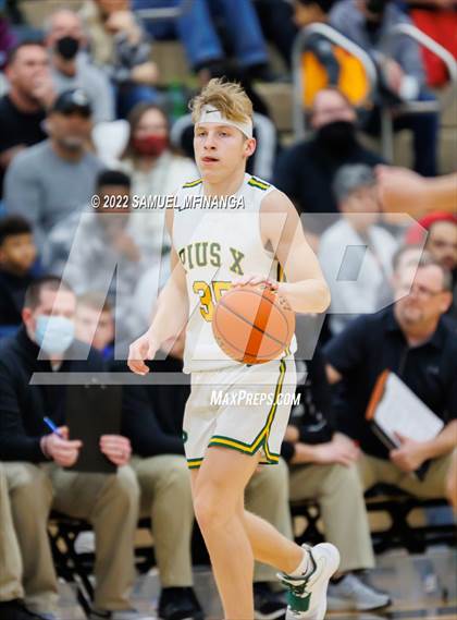 Thumbnail 2 in Pius X vs. Lincoln Northeast photogallery.