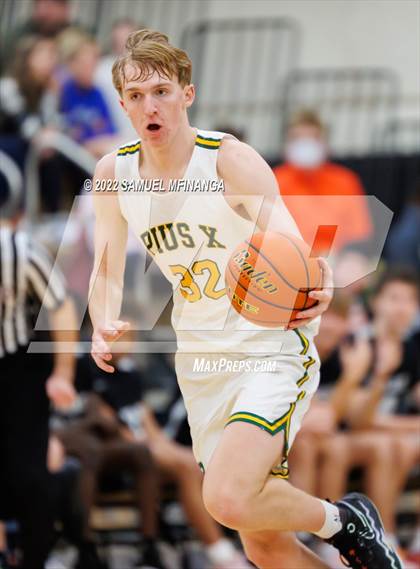 Thumbnail 3 in Pius X vs. Lincoln Northeast photogallery.