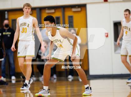 Thumbnail 3 in Pius X vs. Lincoln Northeast photogallery.