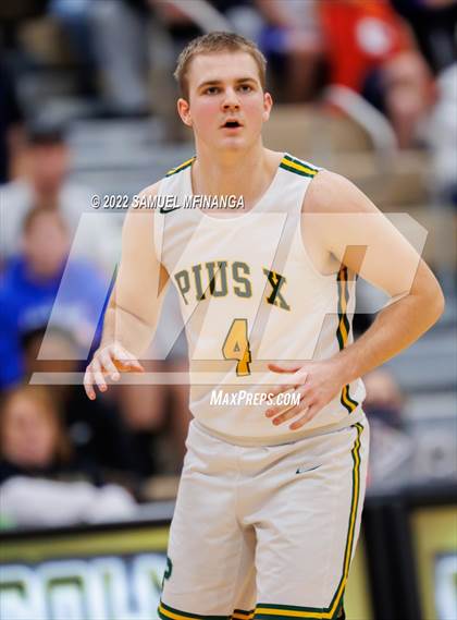 Thumbnail 2 in Pius X vs. Lincoln Northeast photogallery.
