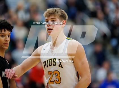 Thumbnail 2 in Pius X vs. Lincoln Northeast photogallery.
