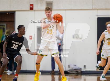 Thumbnail 2 in Pius X vs. Lincoln Northeast photogallery.