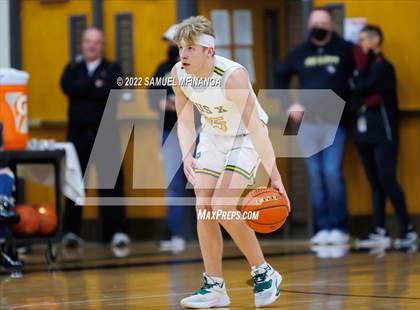 Thumbnail 2 in Pius X vs. Lincoln Northeast photogallery.