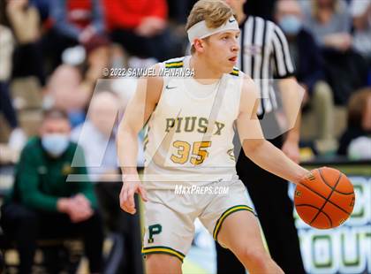Thumbnail 2 in Pius X vs. Lincoln Northeast photogallery.