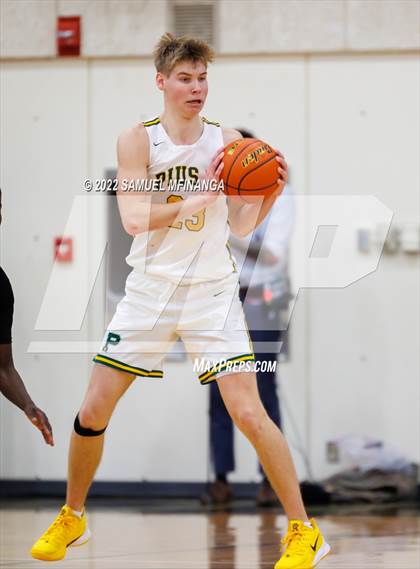 Thumbnail 3 in Pius X vs. Lincoln Northeast photogallery.