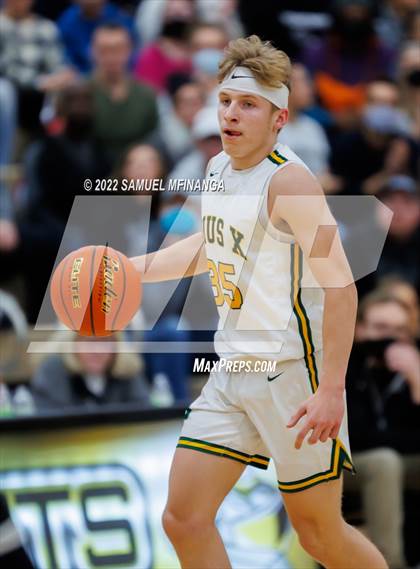 Thumbnail 1 in Pius X vs. Lincoln Northeast photogallery.