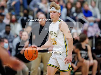 Thumbnail 3 in Pius X vs. Lincoln Northeast photogallery.