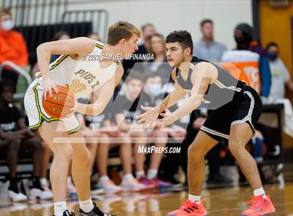 Thumbnail 2 in Pius X vs. Lincoln Northeast photogallery.