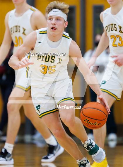 Thumbnail 3 in Pius X vs. Lincoln Northeast photogallery.