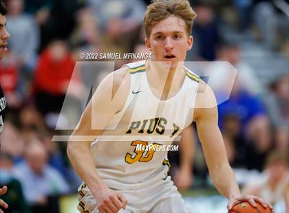 Thumbnail 3 in Pius X vs. Lincoln Northeast photogallery.