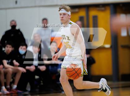Thumbnail 2 in Pius X vs. Lincoln Northeast photogallery.