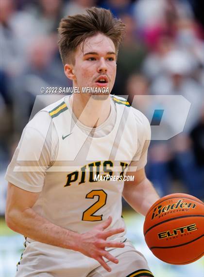 Thumbnail 3 in Pius X vs. Lincoln Northeast photogallery.