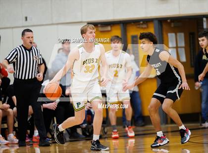 Thumbnail 1 in Pius X vs. Lincoln Northeast photogallery.