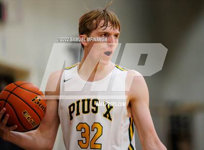Thumbnail 2 in Pius X vs. Lincoln Northeast photogallery.