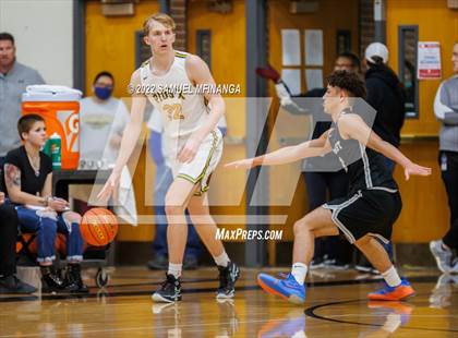 Thumbnail 2 in Pius X vs. Lincoln Northeast photogallery.