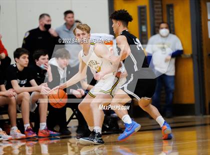 Thumbnail 2 in Pius X vs. Lincoln Northeast photogallery.