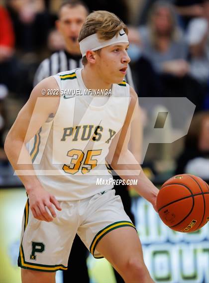 Thumbnail 3 in Pius X vs. Lincoln Northeast photogallery.