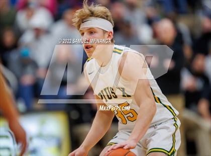 Thumbnail 1 in Pius X vs. Lincoln Northeast photogallery.