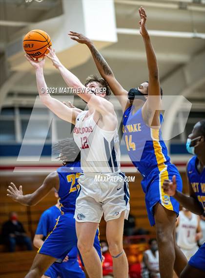 Thumbnail 3 in East Wake vs Terry Sanford (NCHSAA 3A - Second Round) photogallery.