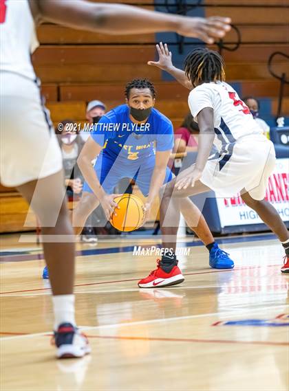 Thumbnail 2 in East Wake vs Terry Sanford (NCHSAA 3A - Second Round) photogallery.